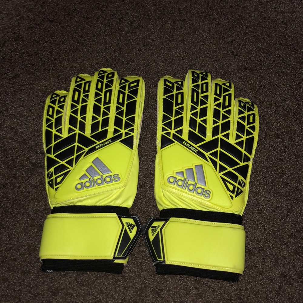 Adidas soccer gloves